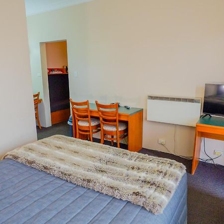 Abbotsleigh Motor Inn Армидейл Экстерьер фото