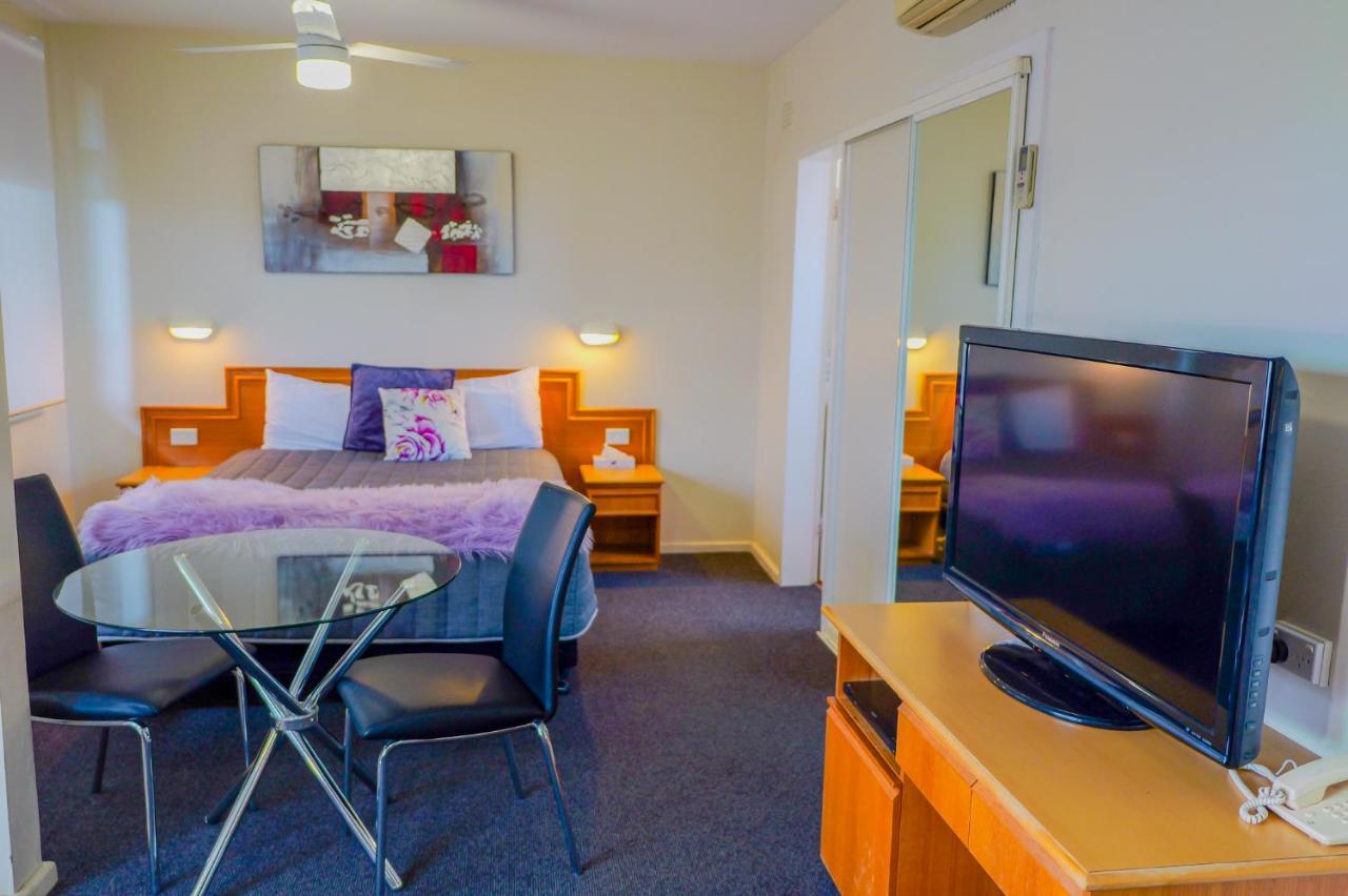 Abbotsleigh Motor Inn Армидейл Экстерьер фото