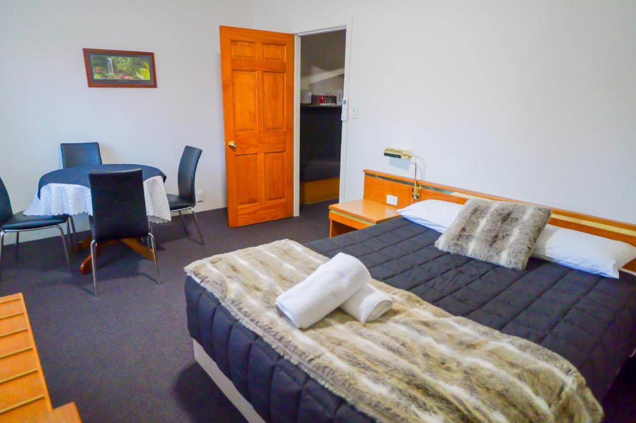 Abbotsleigh Motor Inn Армидейл Экстерьер фото