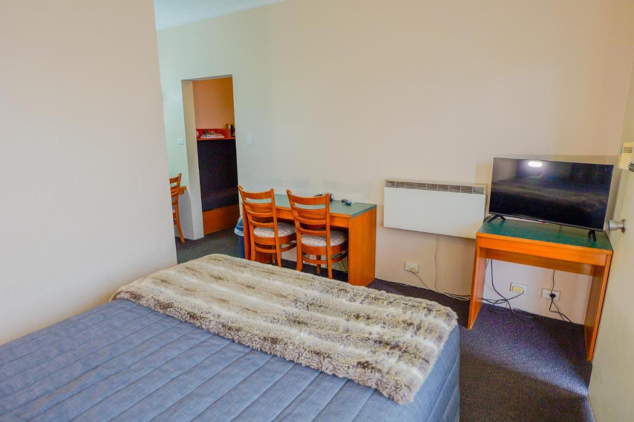 Abbotsleigh Motor Inn Армидейл Экстерьер фото