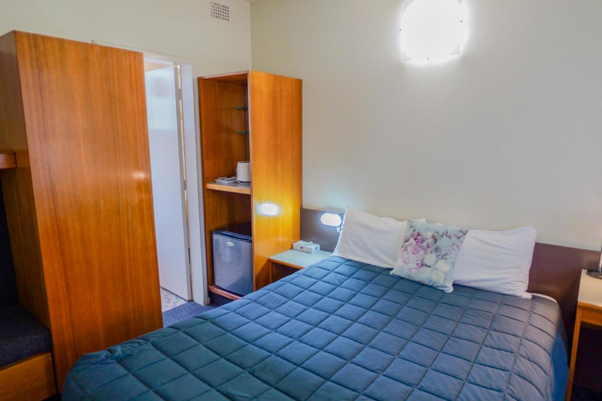 Abbotsleigh Motor Inn Армидейл Экстерьер фото