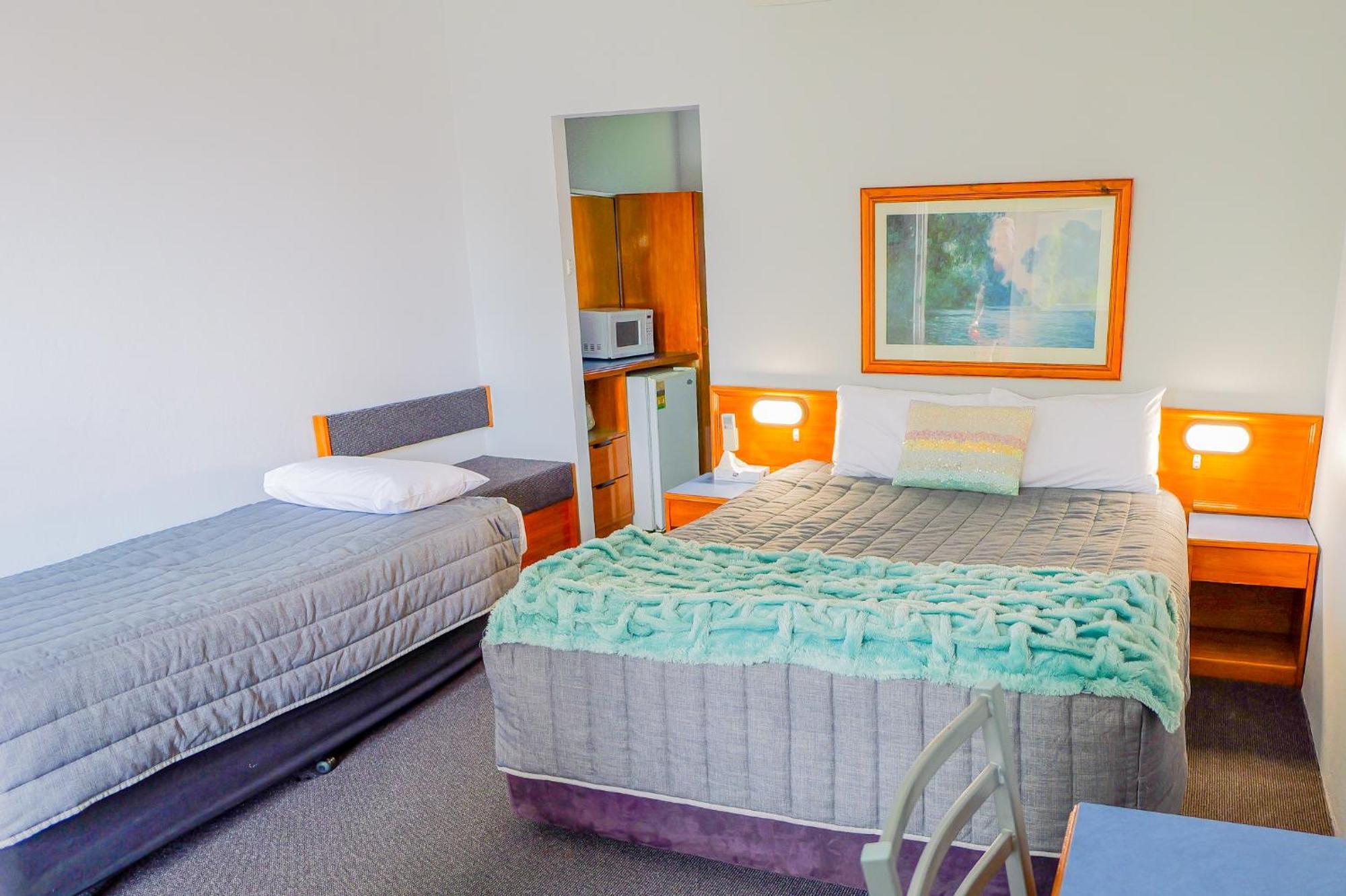Abbotsleigh Motor Inn Армидейл Экстерьер фото