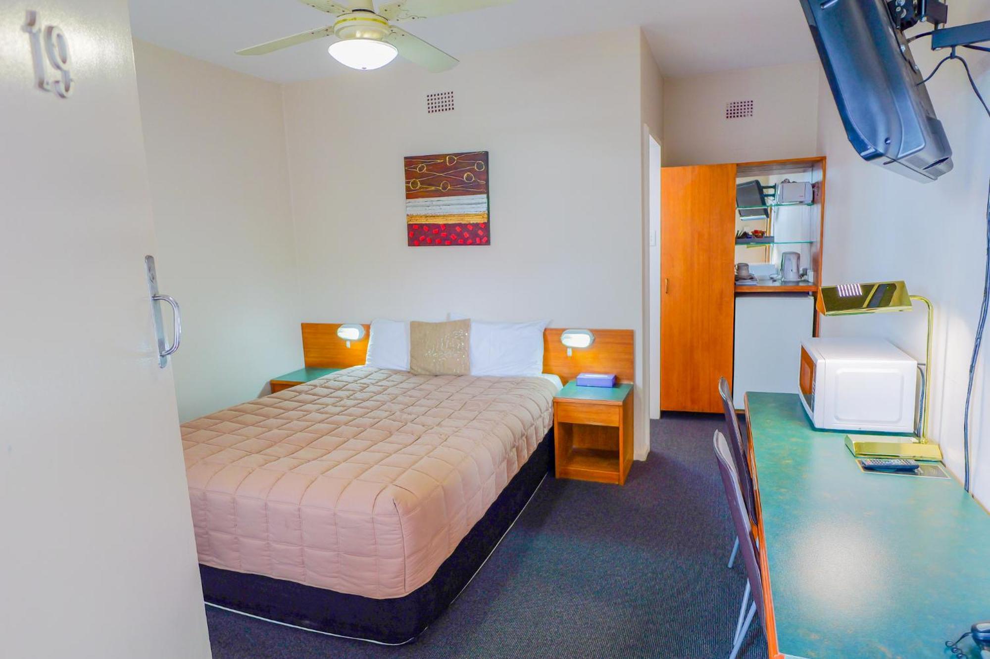 Abbotsleigh Motor Inn Армидейл Экстерьер фото