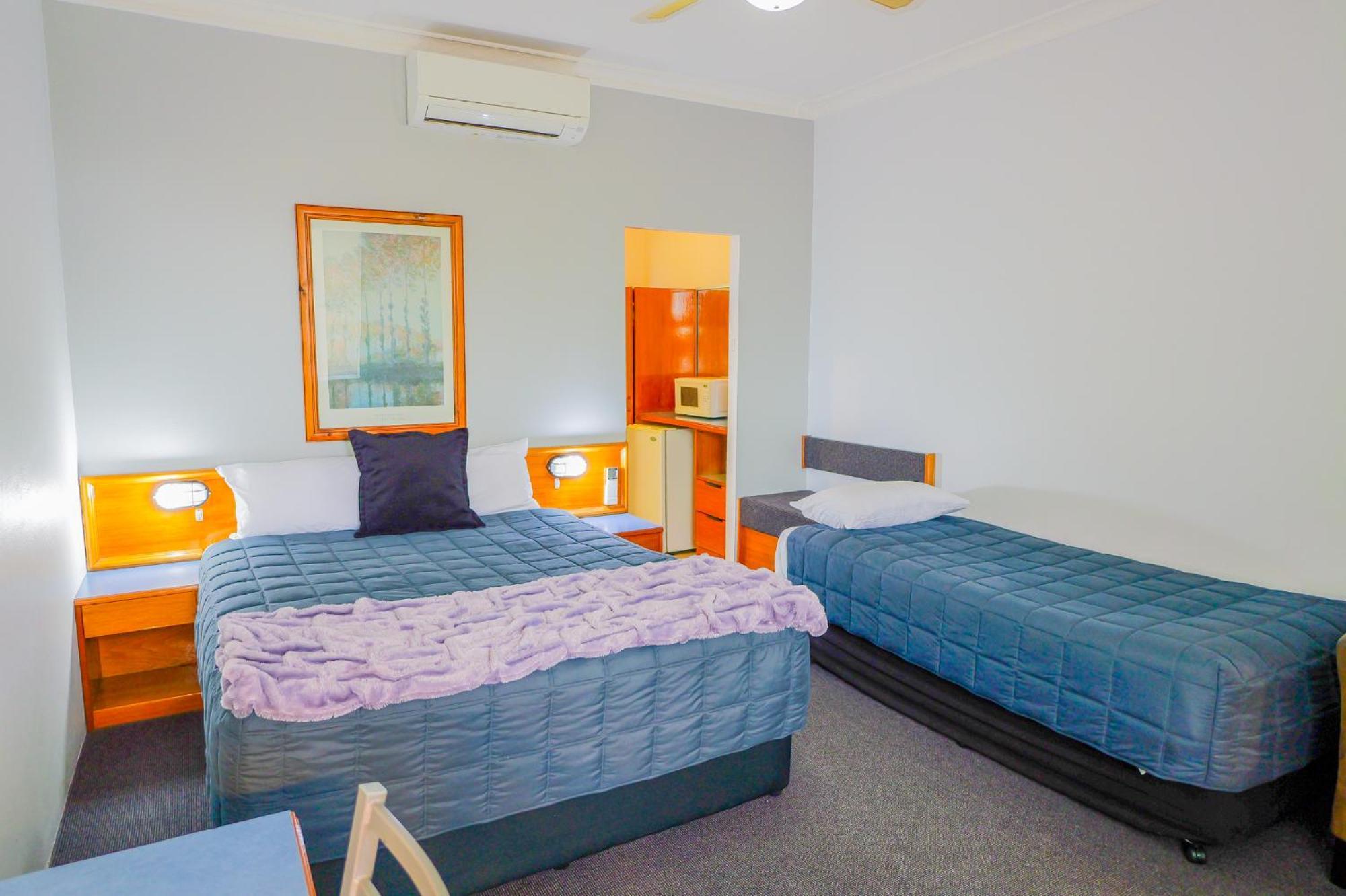 Abbotsleigh Motor Inn Армидейл Экстерьер фото