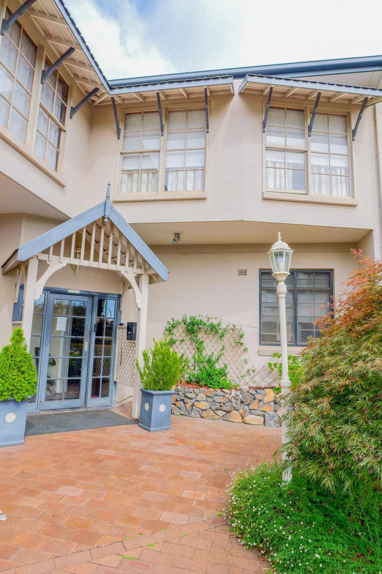 Abbotsleigh Motor Inn Армидейл Экстерьер фото