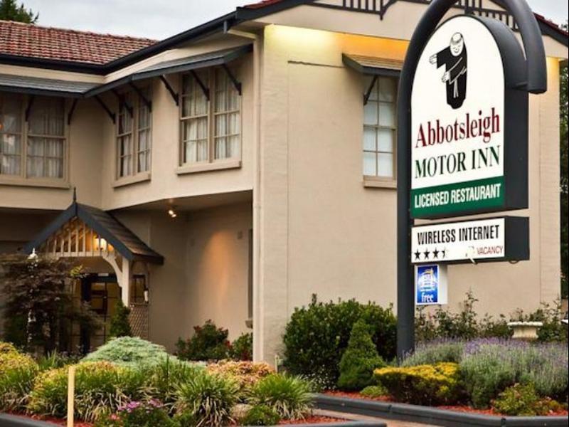 Abbotsleigh Motor Inn Армидейл Экстерьер фото