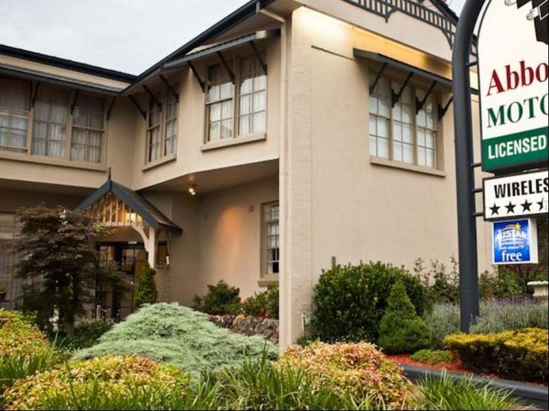 Abbotsleigh Motor Inn Армидейл Экстерьер фото