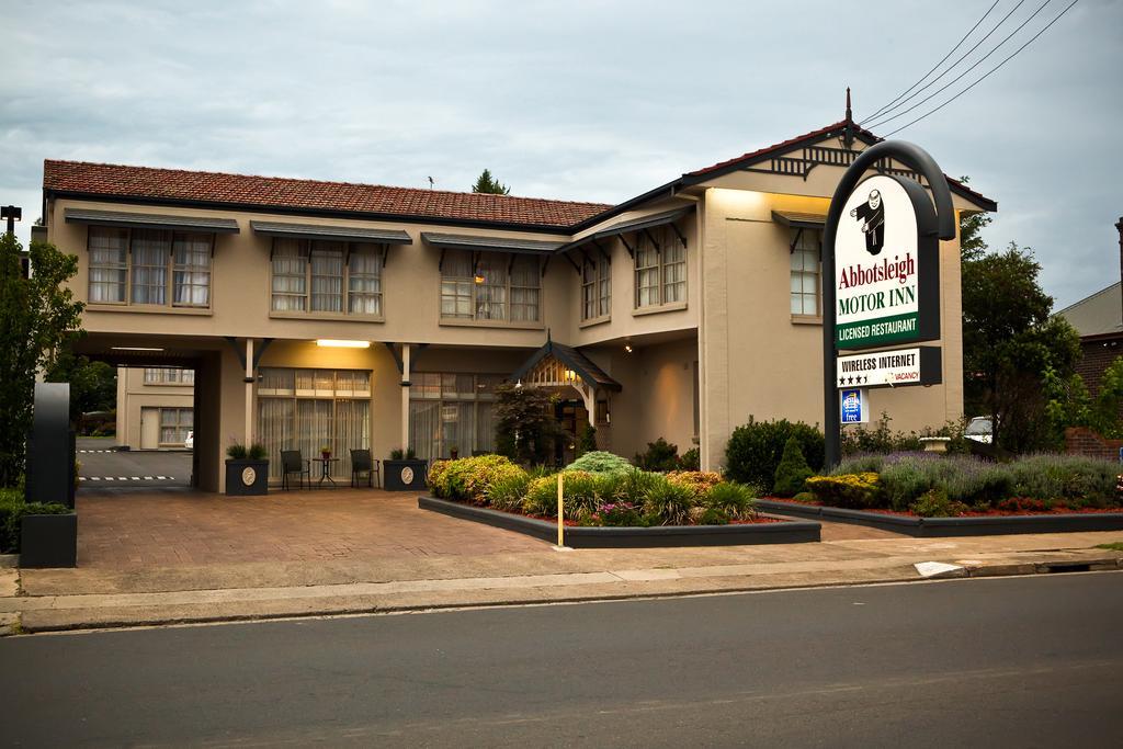 Abbotsleigh Motor Inn Армидейл Экстерьер фото