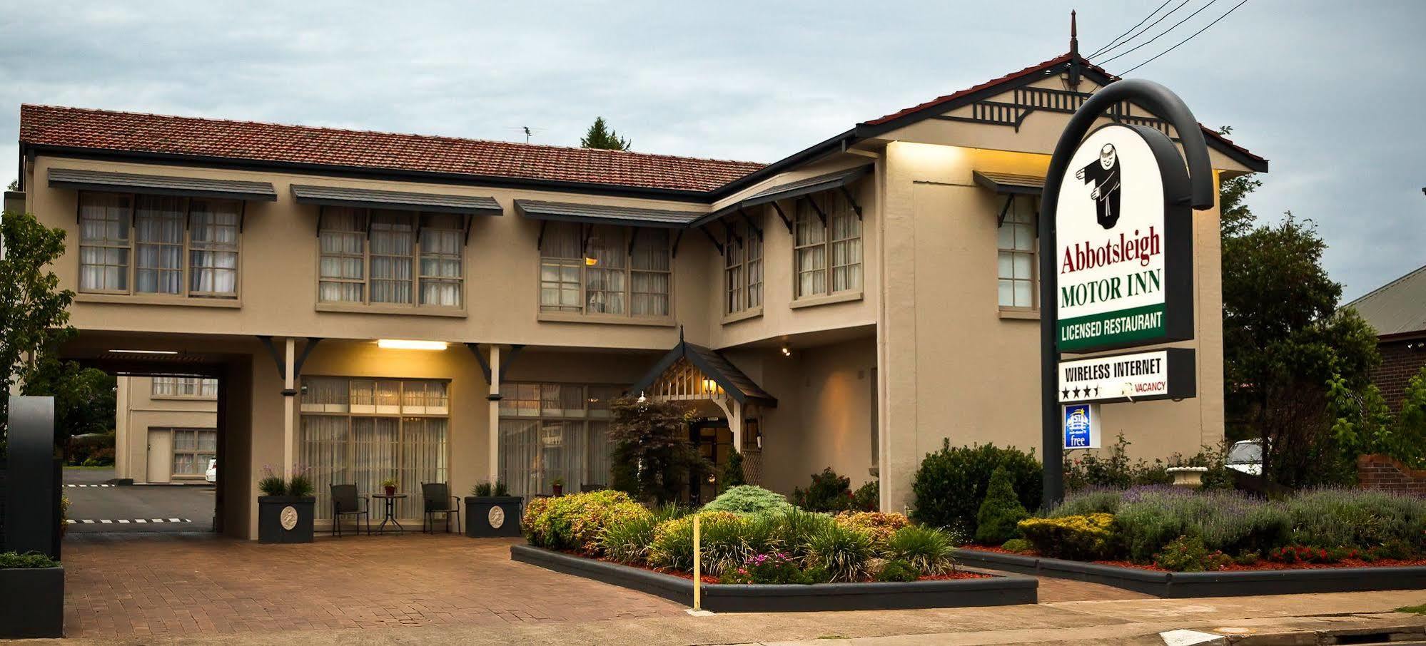 Abbotsleigh Motor Inn Армидейл Экстерьер фото